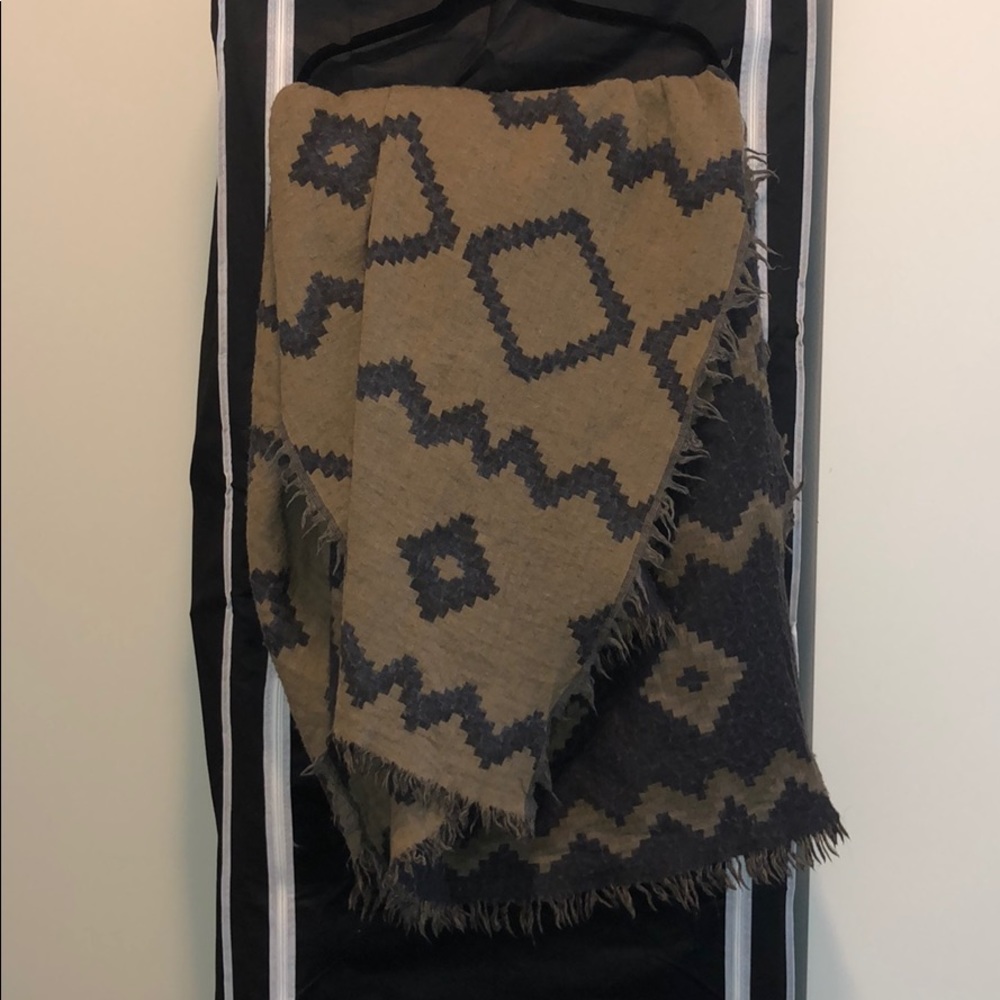 Aritzia Blanket scarf